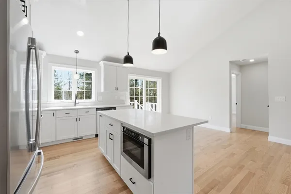 $559,900 | 10 Foster Road, West Brookfield, MA 01585