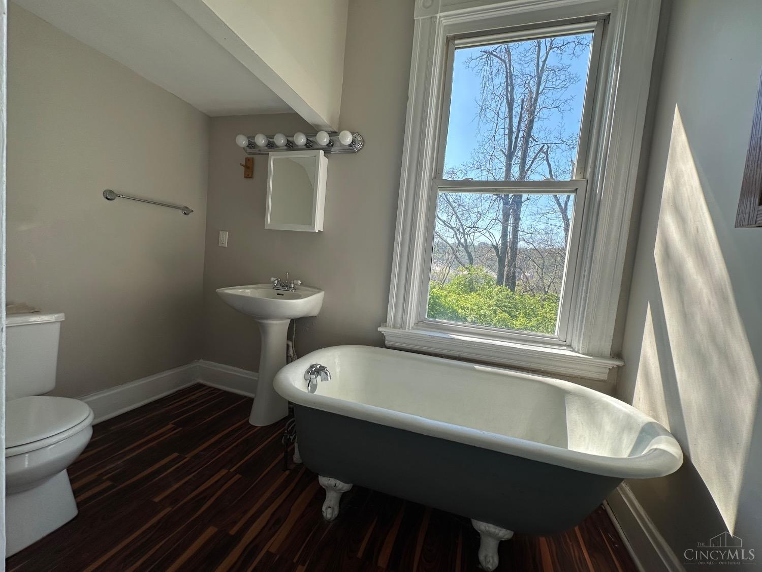 3151 River Road Cincinnati, OH 45204 - Photo 21 of 26 Upper unit (2 bedroom) first full bath.
