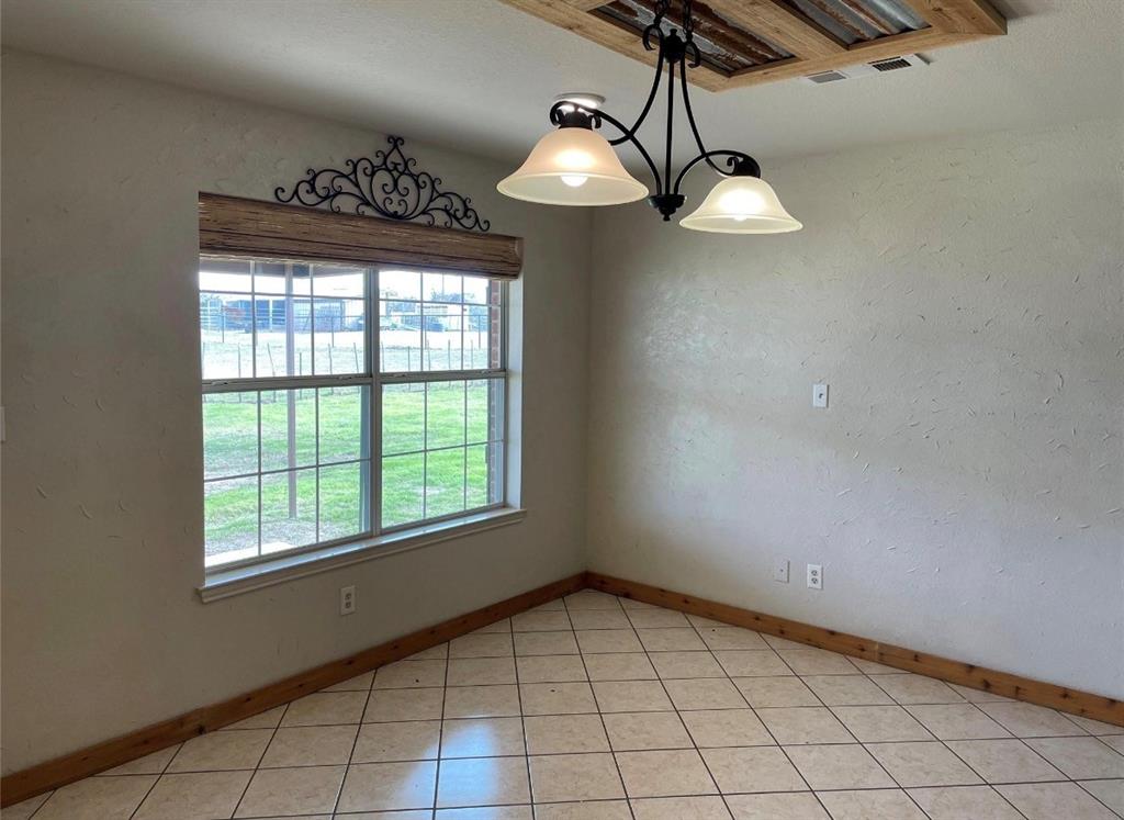 826 Gilliland Road Springtown, TX 76082 - Photo 9 of 27