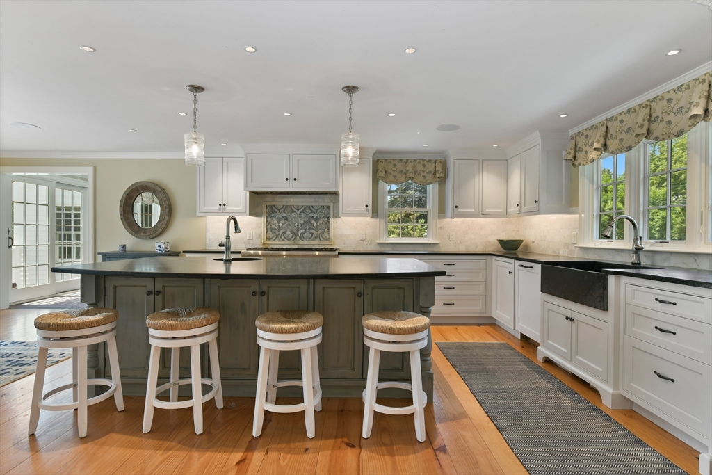 135 Free Street Hingham, MA 02043 - Photo 2 of 34