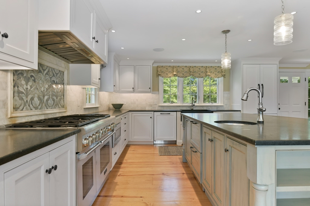 135 Free Street Hingham, MA 02043 - Photo 4 of 34