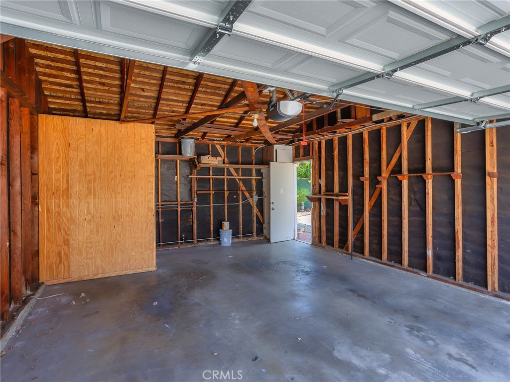 521 Bethany Road Burbank, CA 91504 - Photo 27 of 50 Garage