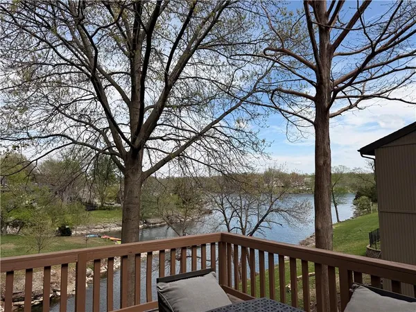 $769,000 | 224 Northwest Locust Street, Lee's Summit, MO 64064