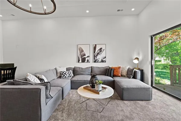 $769,000 | 224 Northwest Locust Street, Lee's Summit, MO 64064