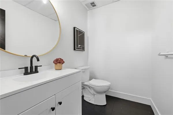 $769,000 | 224 Northwest Locust Street, Lee's Summit, MO 64064