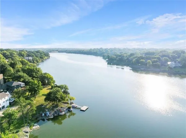 $769,000 | 224 Northwest Locust Street, Lee's Summit, MO 64064