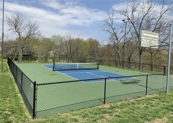 $769,000 | 224 Northwest Locust Street, Lee's Summit, MO 64064