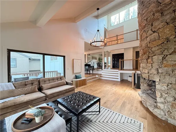 $769,000 | 224 Northwest Locust Street, Lee's Summit, MO 64064