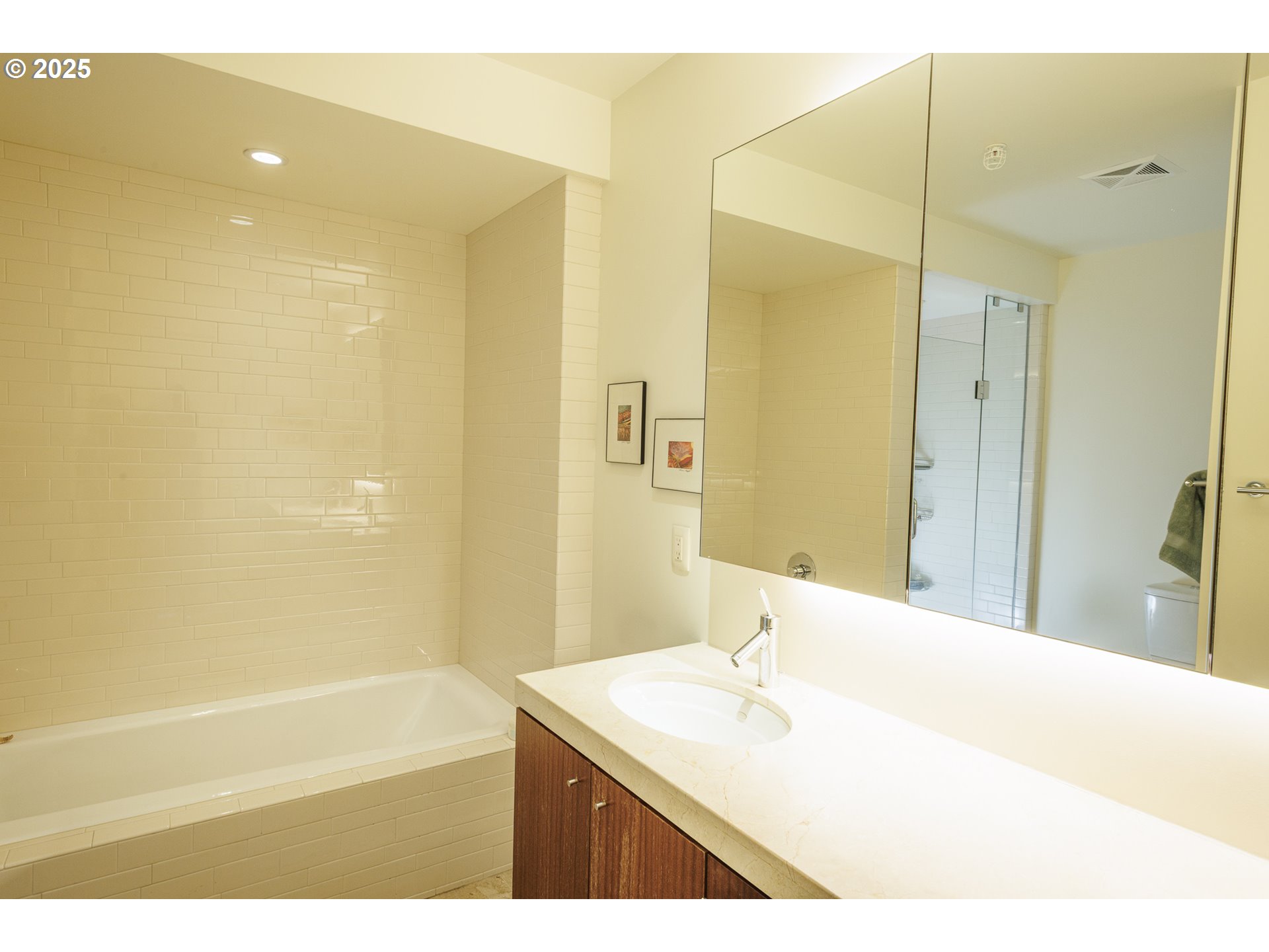 841 Southwest Gaines Street, Unit 802 Portland, OR 97239 - Photo 17 of 21