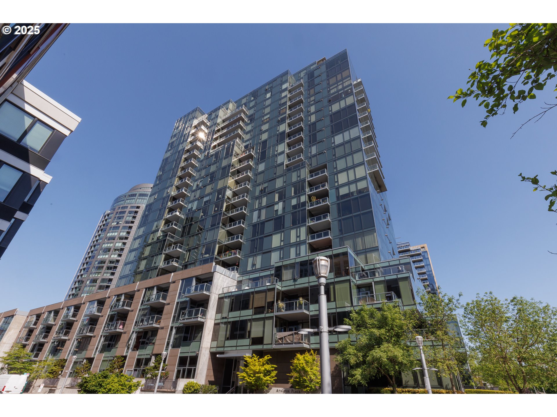 841 Southwest Gaines Street, Unit 802 Portland, OR 97239 - Photo 2 of 21