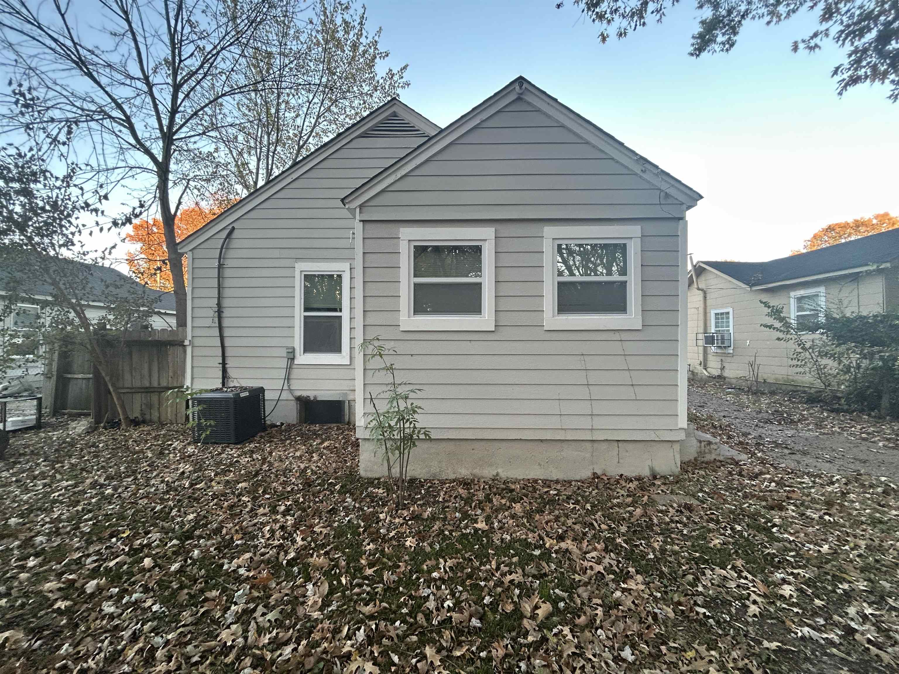 3569 Bayliss Avenue Memphis, TN 38122 - Photo 4 of 5 a house with a white fence
