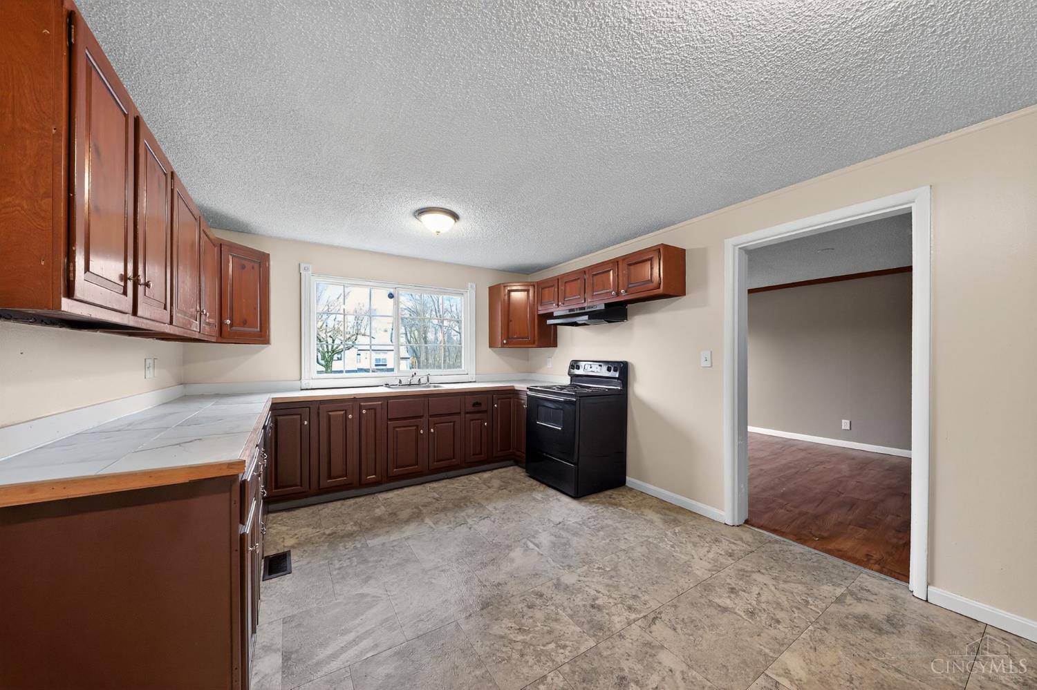8579 Daly Road Cincinnati, OH 45231 - Photo 14 of 33 Gallery Image 14