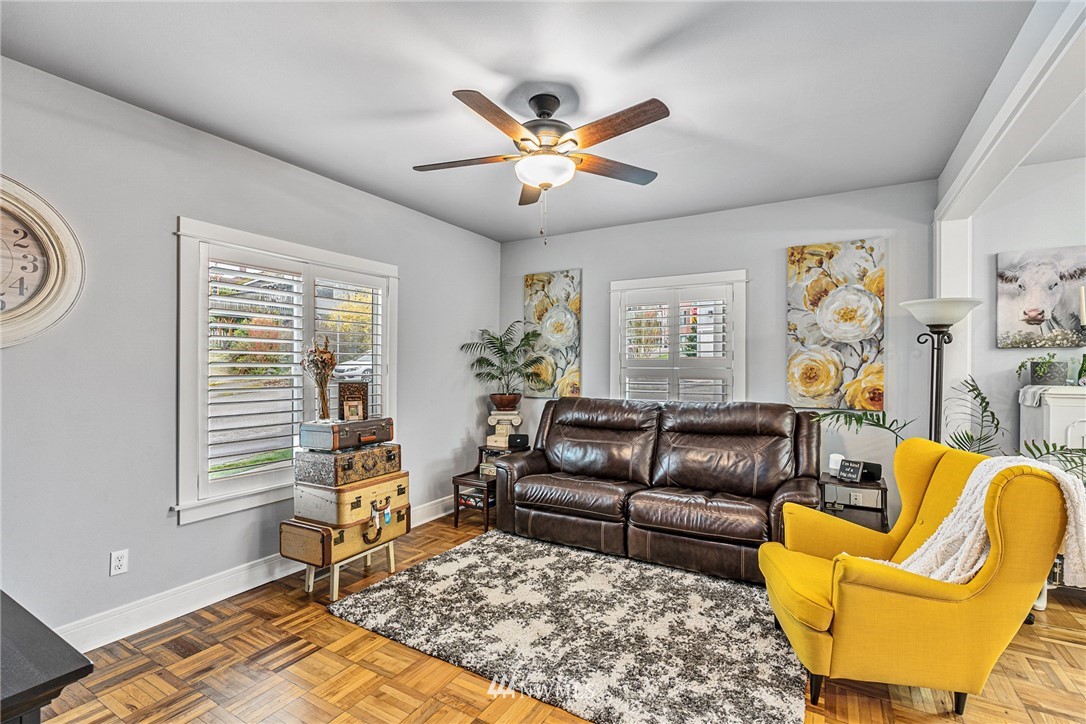 3020 Gedney Street Everett, WA 98201 - Photo 18 of 40 a living room with furniture and a large window