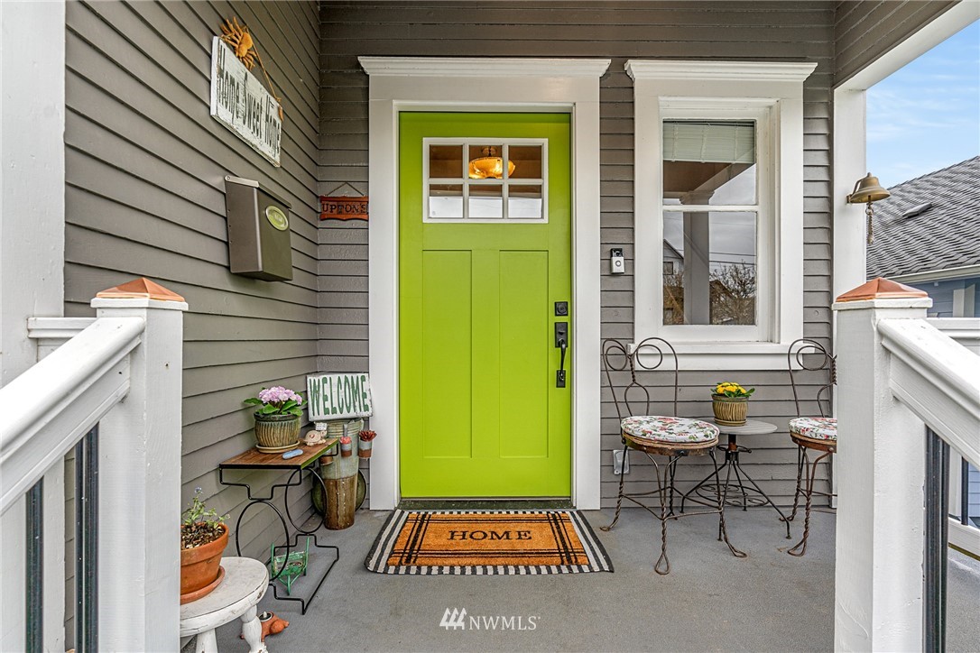 3020 Gedney Street Everett, WA 98201 - Photo 2 of 40 a view of an outdoor sitting space