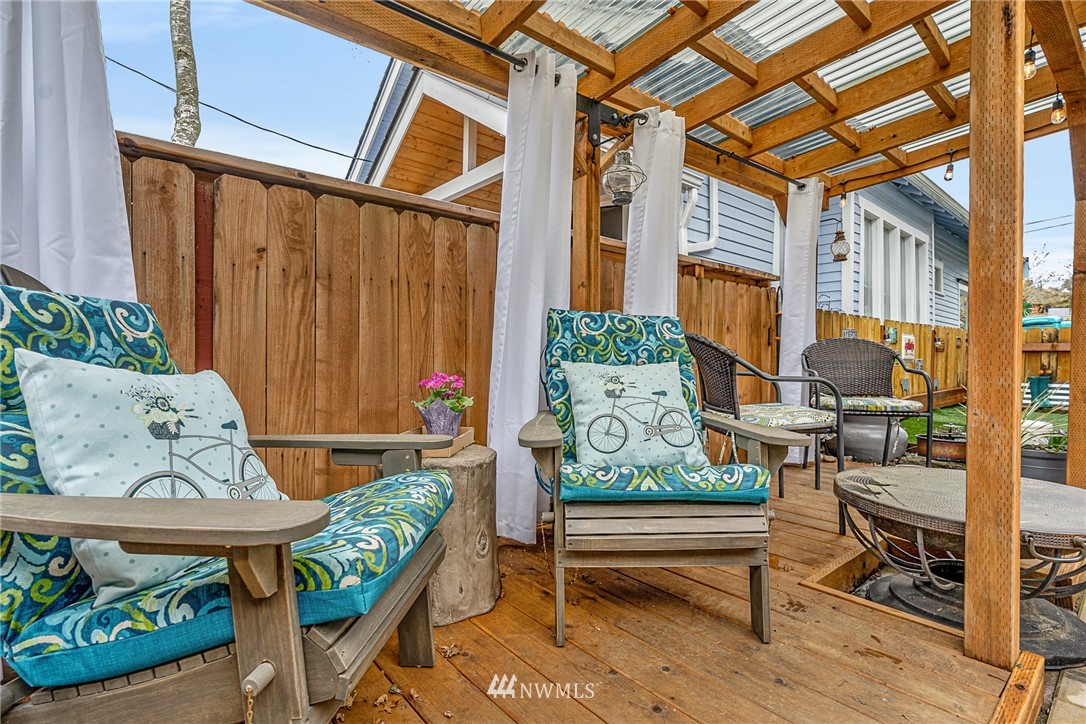 3020 Gedney Street Everett, WA 98201 - Photo 32 of 40 a outdoor space with furniture