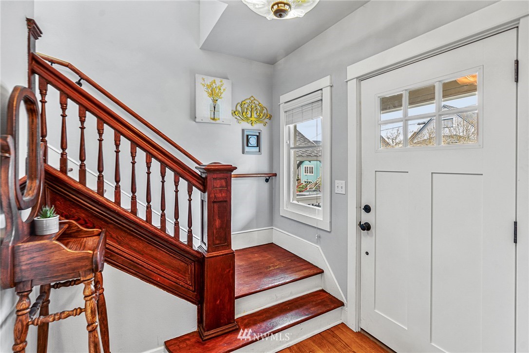 3020 Gedney Street Everett, WA 98201 - Photo 6 of 40 a view of an entryway