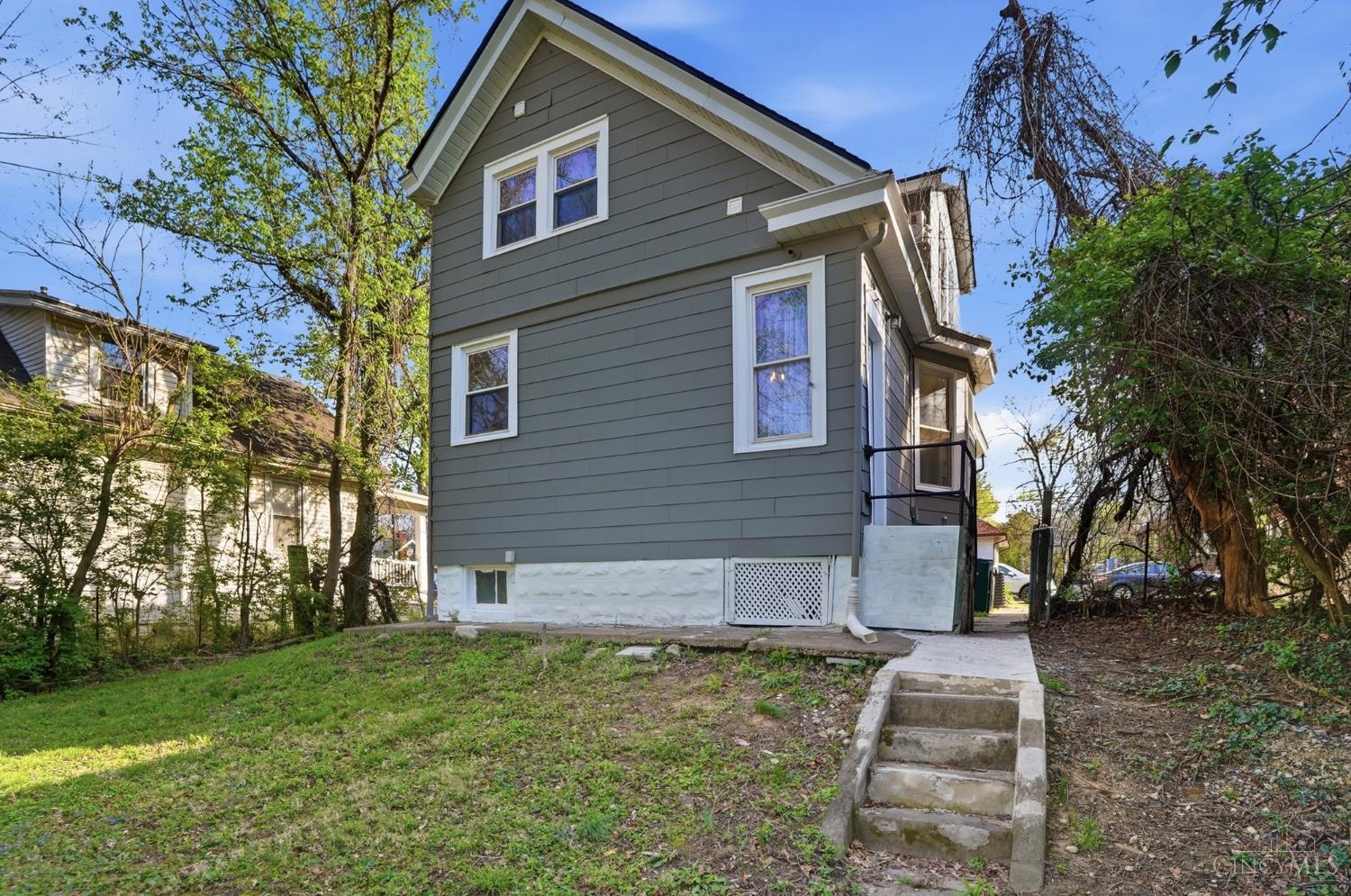 2721 Oakleaf Avenue Cincinnati, OH 45212 - Photo 31 of 34