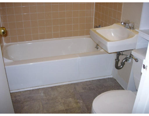 101 Manor Court, Unit 101 Springfield, MA 01118 - Photo 5 of 8 Gallery Image 5