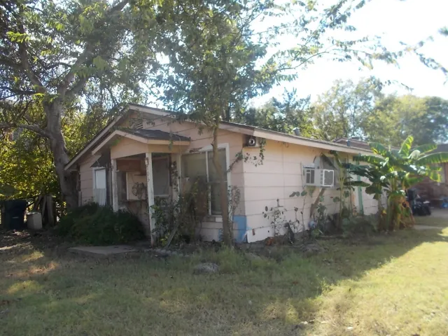 $149,000 | 703-705 Cottonwood Street, Brenham, TX 77833