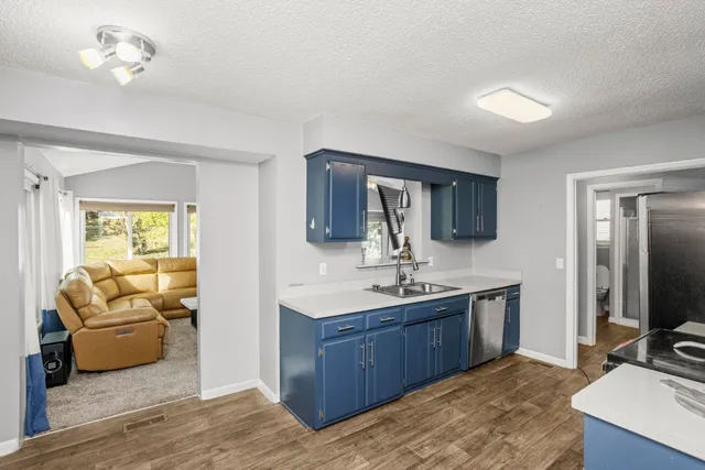 a en suite bathroom with a double vanity sink and a mirror