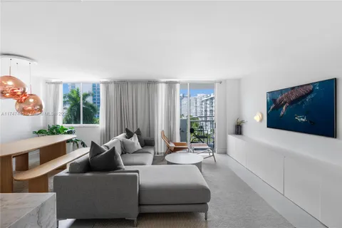 $799,000 | 1621 Bay Road, Unit 602, Miami Beach, FL 33139