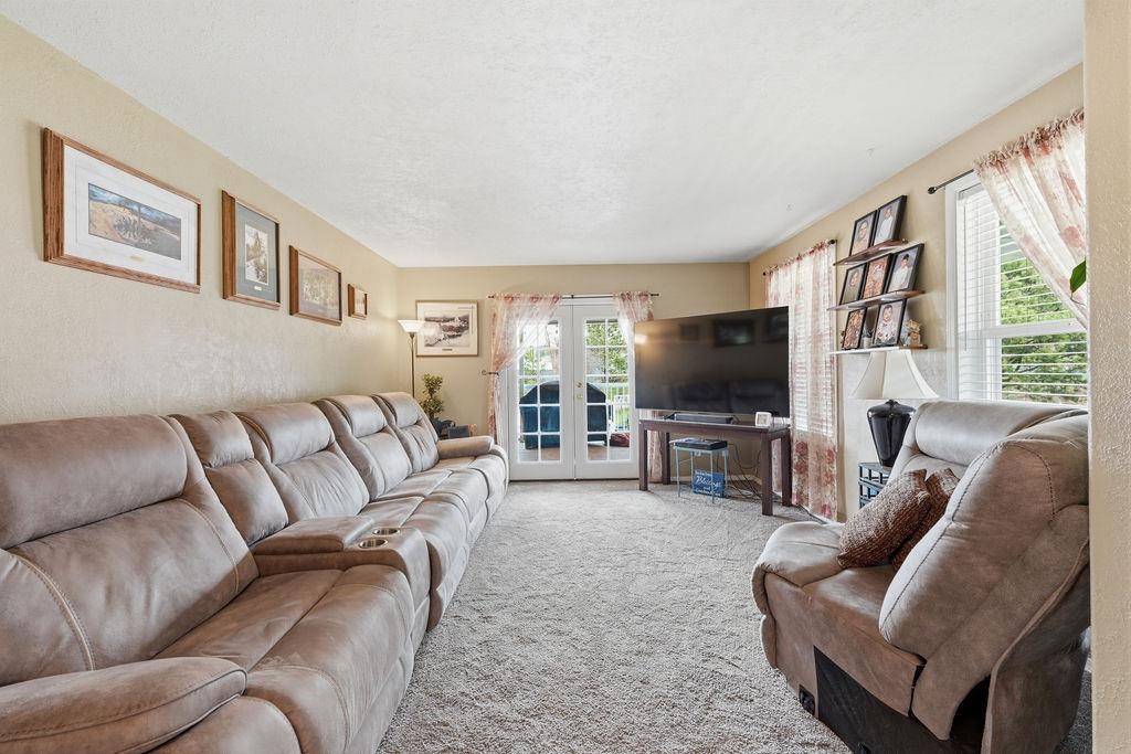227 East Stringham Road Rockford, WA 99030 - Photo 3 of 37