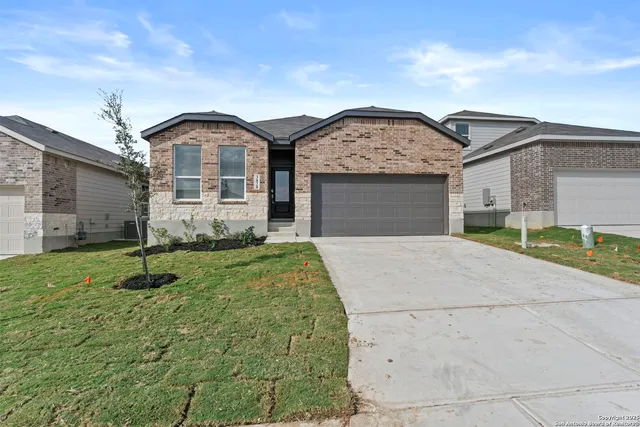 $300,000 | 3828 Northhaven Trail, New Braunfels, TX 78132
