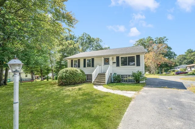 $371,500 | 119 Susanne Drive, Northbridge, MA 01588