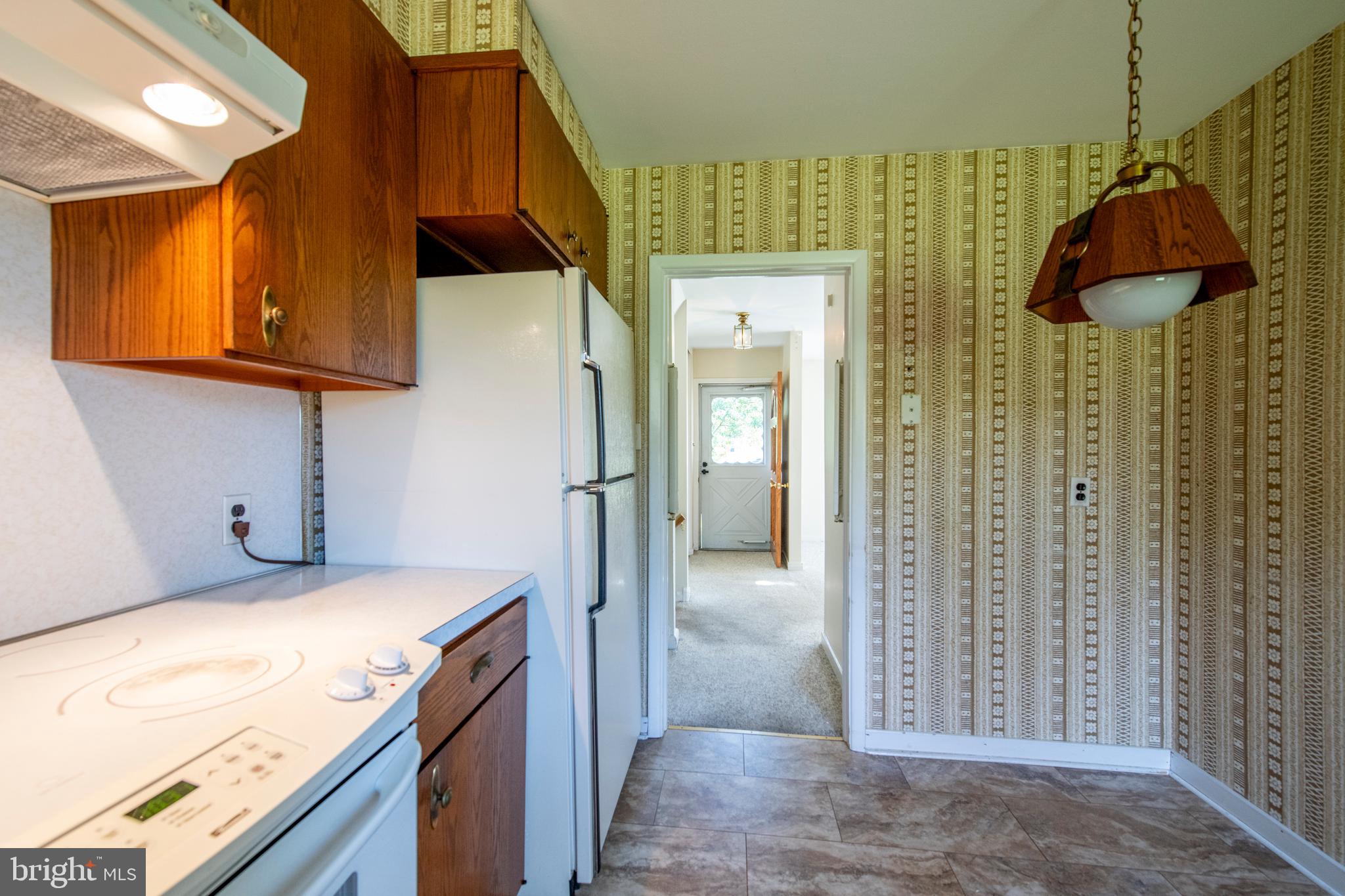 509 Lakeside Drive Exton, PA 19341 - Photo 14 of 41 Kitchen looking back at front door