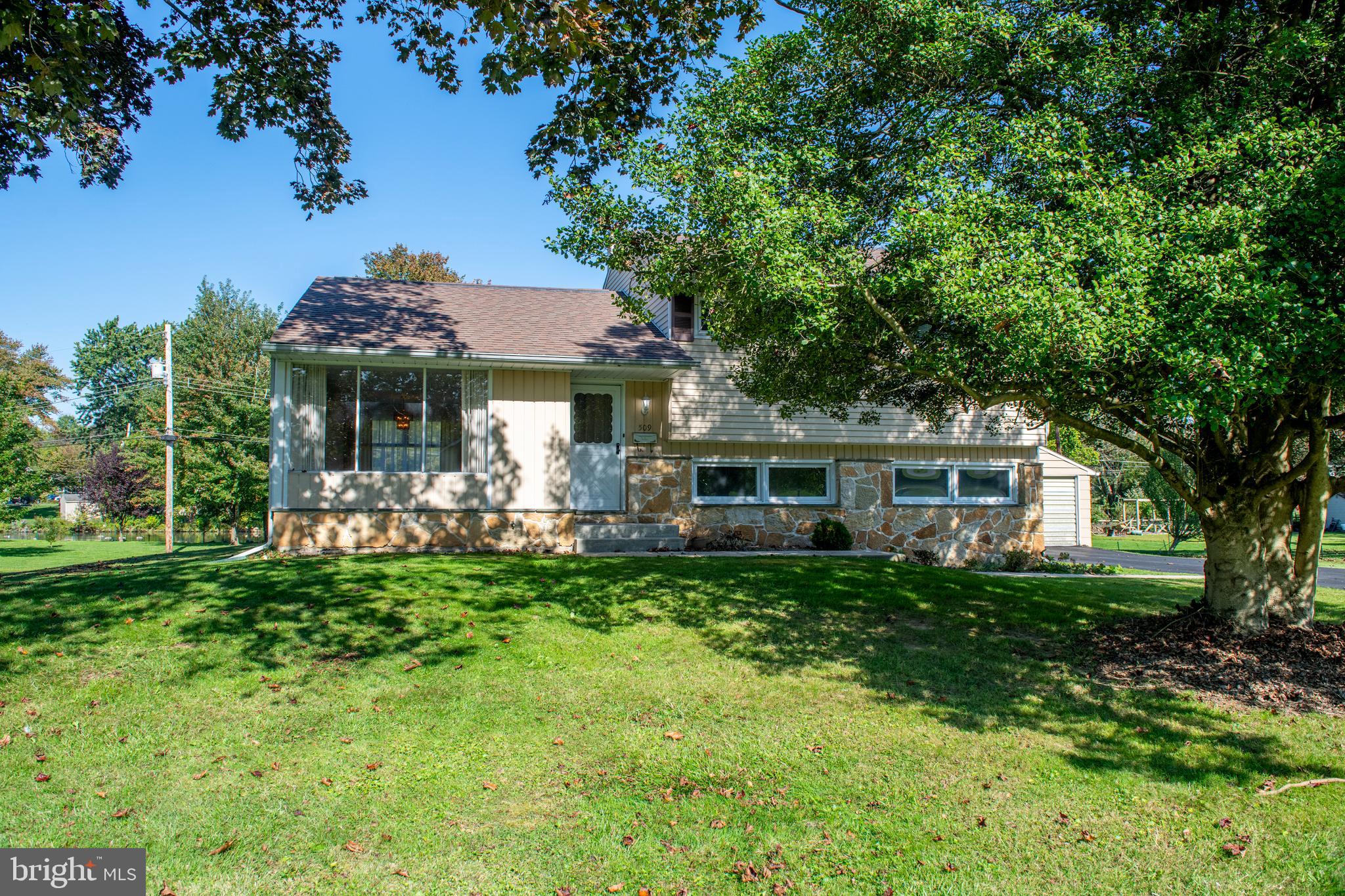 509 Lakeside Drive Exton, PA 19341 - Photo 6 of 41 Large Front Yard