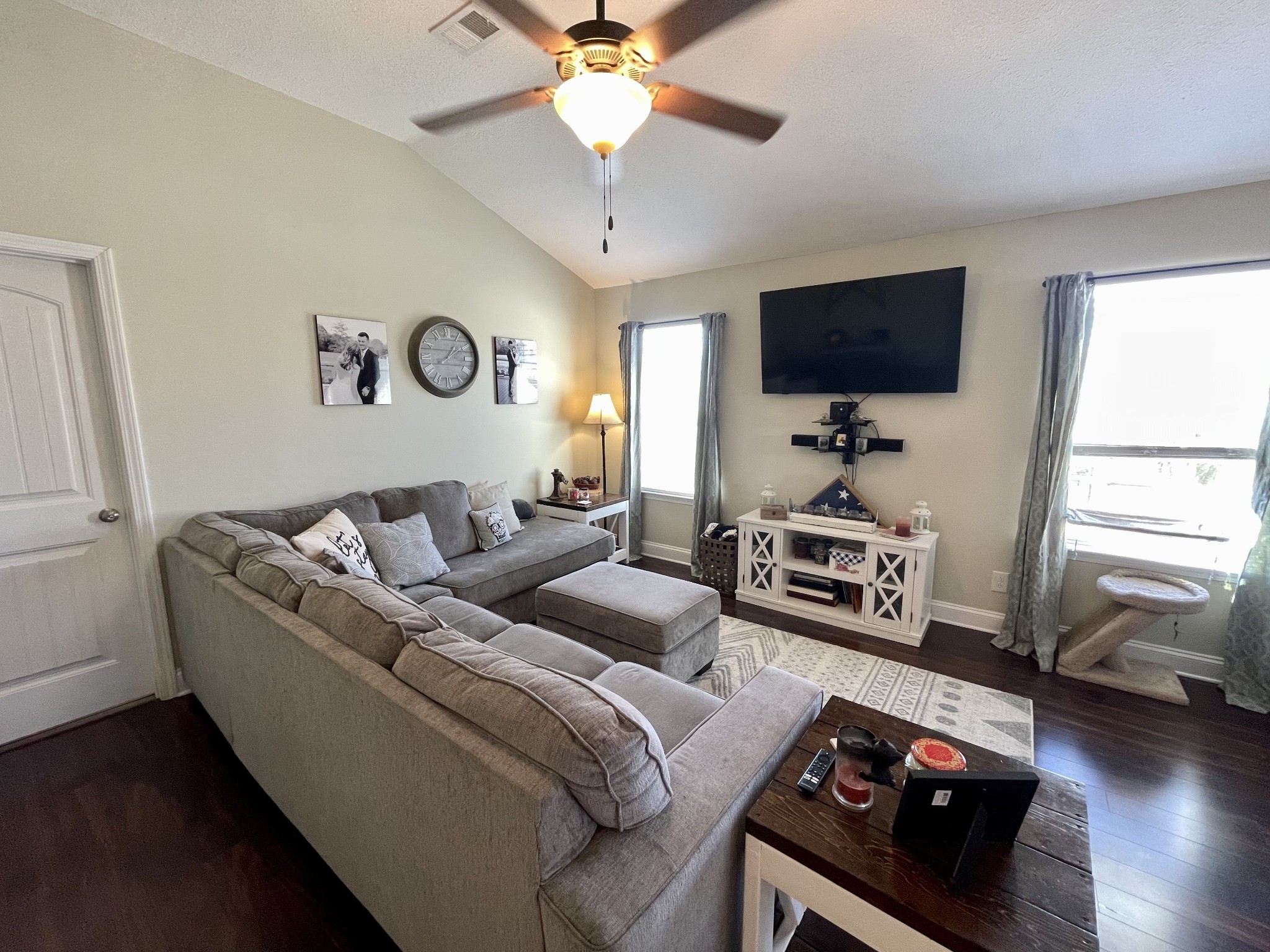 339 Golfview Lane Springfield, TN 37172 - Photo 14 of 34 a living room with furniture and a flat screen tv