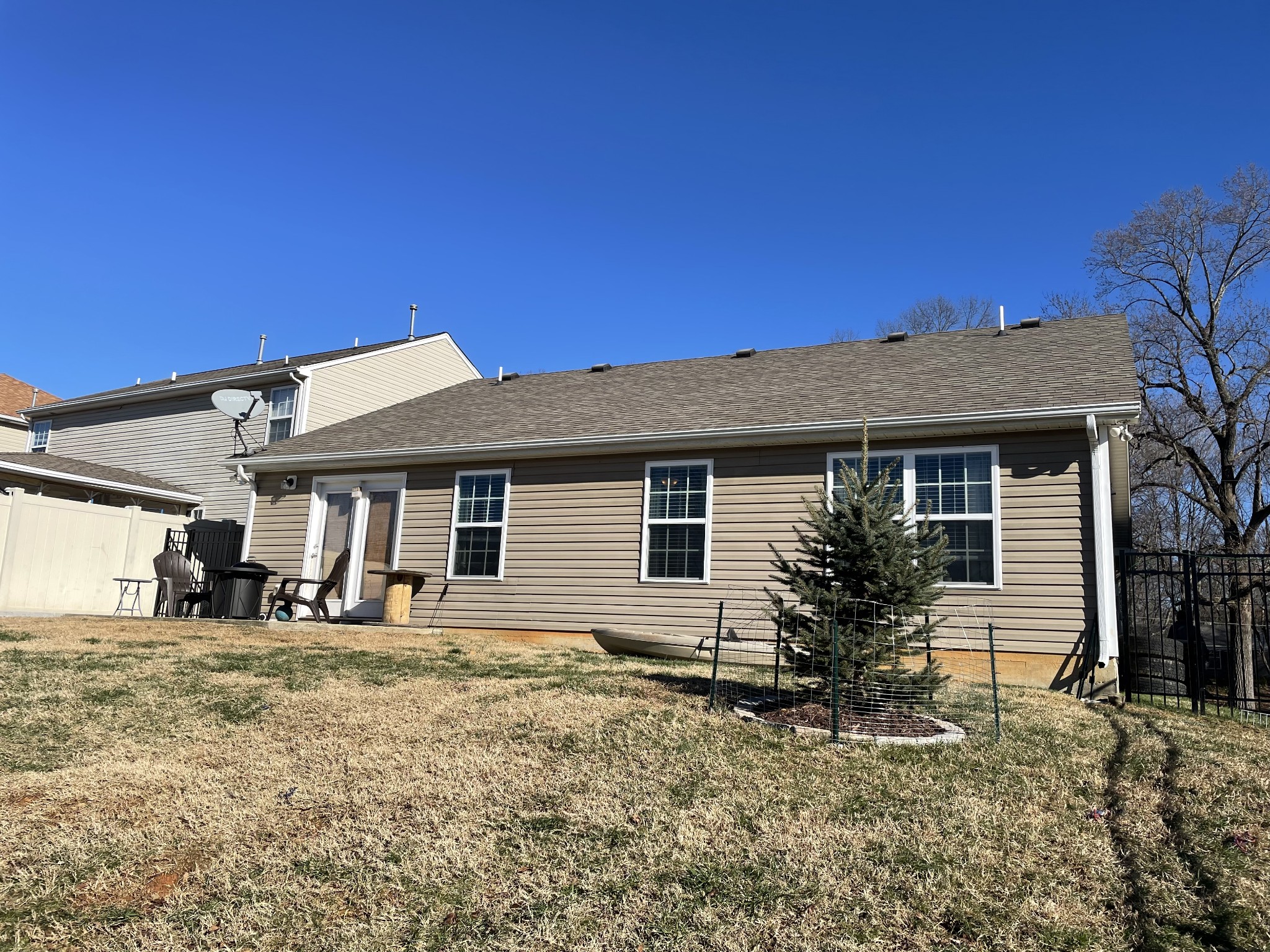 339 Golfview Lane Springfield, TN 37172 - Photo 3 of 34 a front view of house with yard