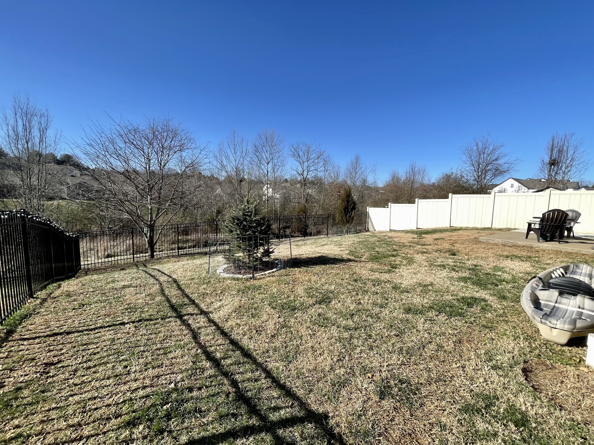 339 Golfview Lane Springfield, TN 37172 - Photo 7 of 34 a view of a yard with snow on the road