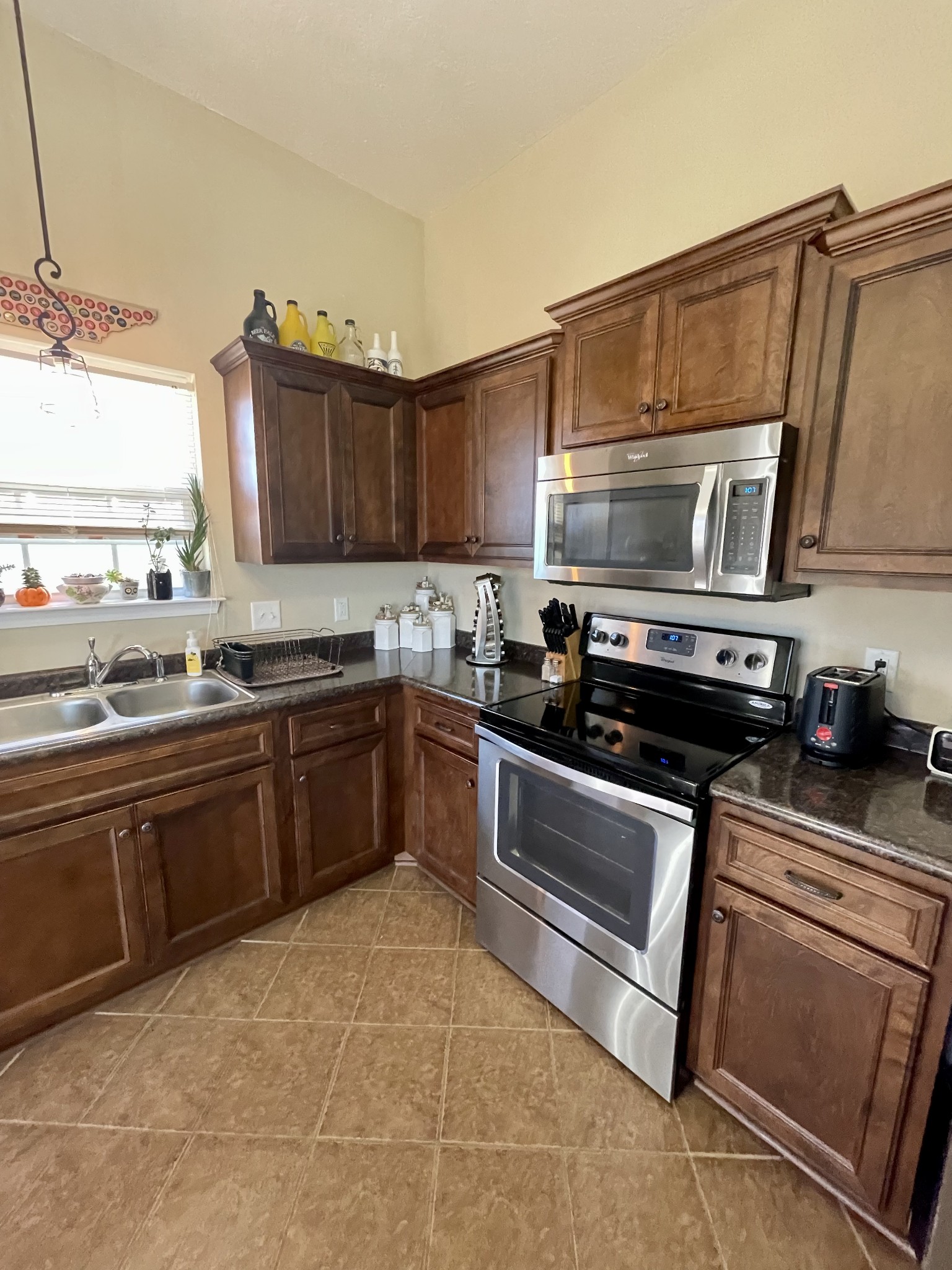 339 Golfview Lane Springfield, TN 37172 - Photo 10 of 34 a kitchen with stainless steel appliances granite countertop a stove a sink and a microwave