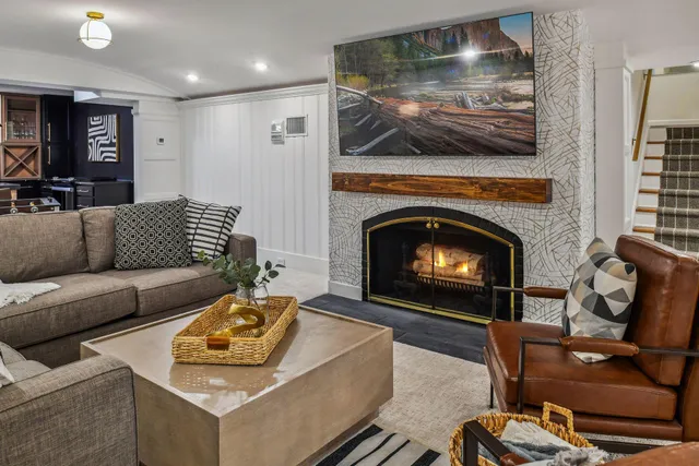 $2,200,000 | 4637 East Lake Harriet Parkway, Minneapolis, MN 55419