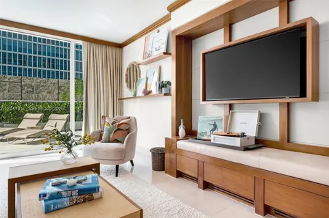 $615,000 | 6801 Collins Avenue, Unit DOOR 606, Miami Beach, FL 33141