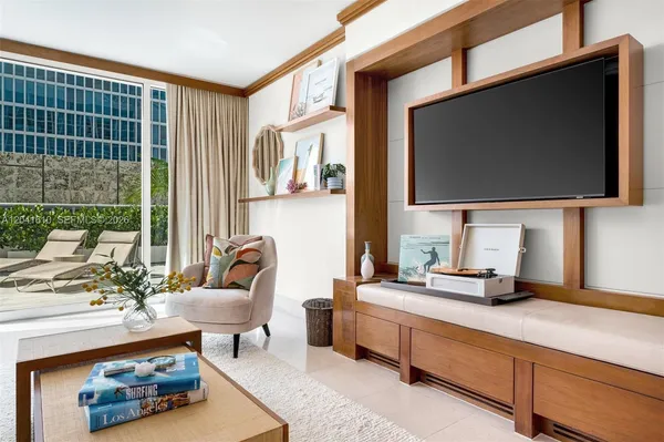 $595,000 | 6801 Collins Avenue, Unit DOOR 606, Miami Beach, FL 33141