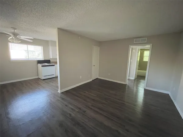 $950 | 3106 Duval Street, Unit 308, Austin, TX 78705