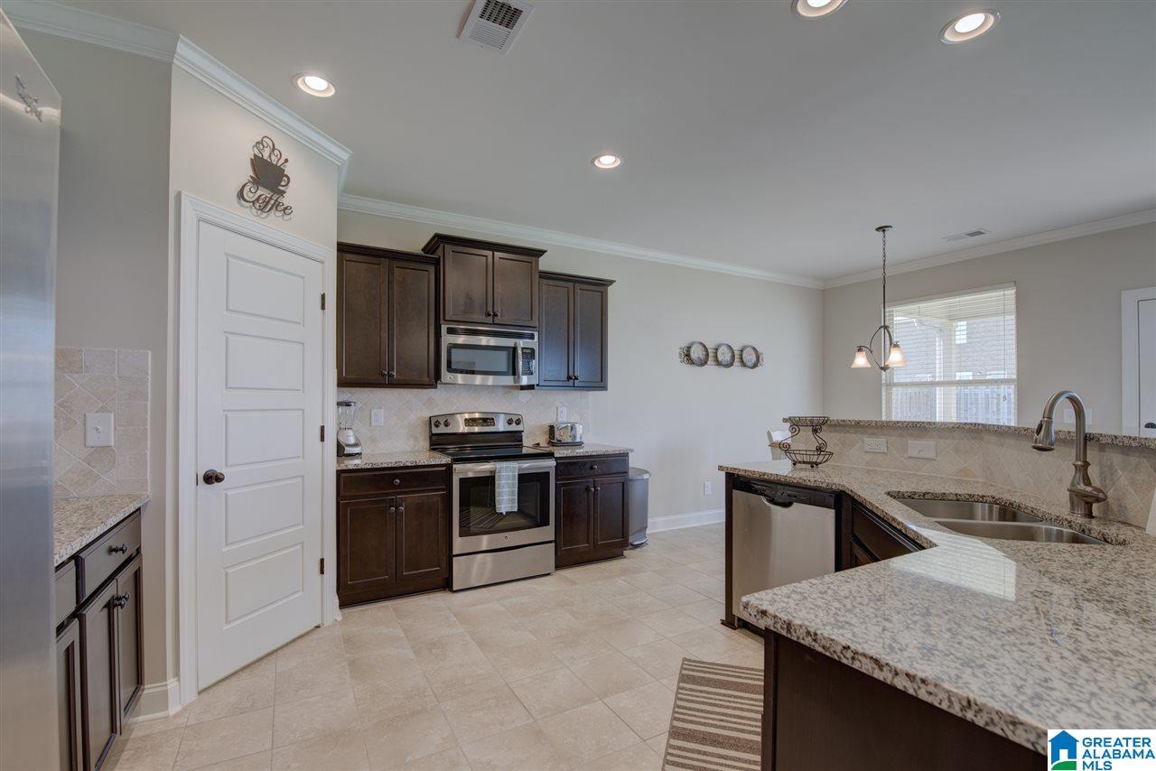 351 Lacey Avenue Alabaster, AL 35114 - Photo 8 of 32