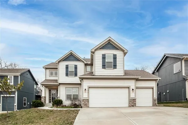 $525,000 | 7370 North Lamar Drive, Kansas City, MO 64152