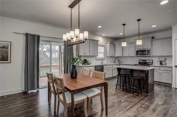 $525,000 | 7370 North Lamar Drive, Kansas City, MO 64152