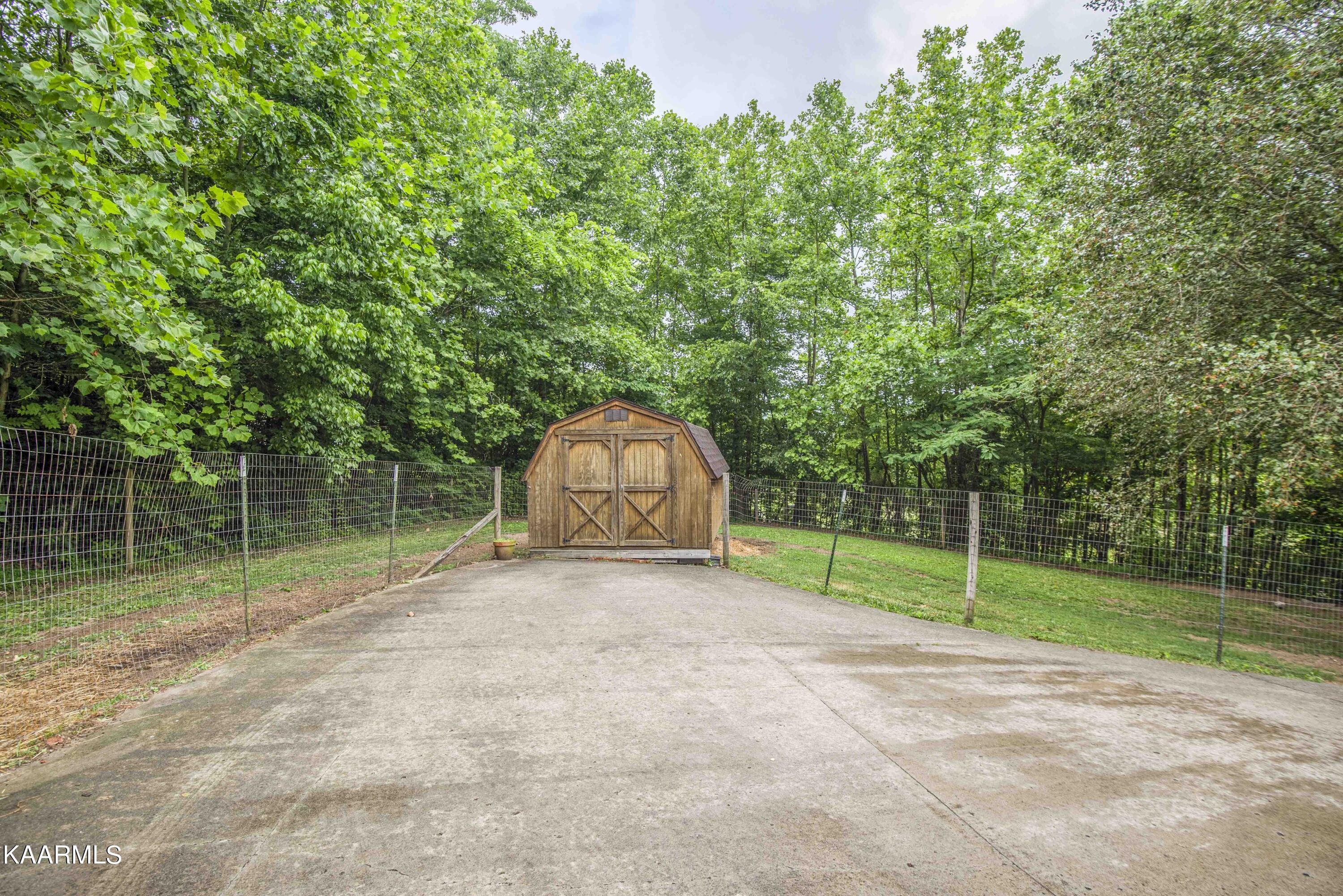 7411 Thomas Weaver Road Maynardville, TN 37807 - Photo 14 of 60 yard_1