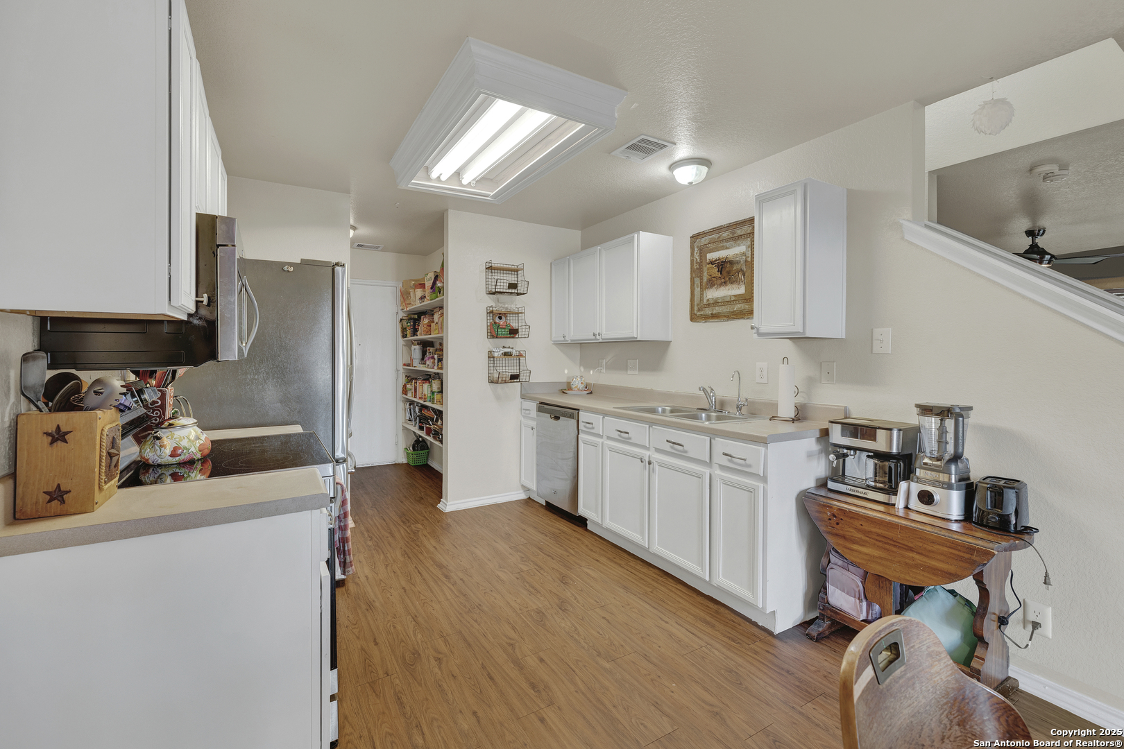 6131 Kensinger Pass Converse, TX 78109 - Photo 11 of 20 a kitchen that has a lot of cabinets in it and appliances