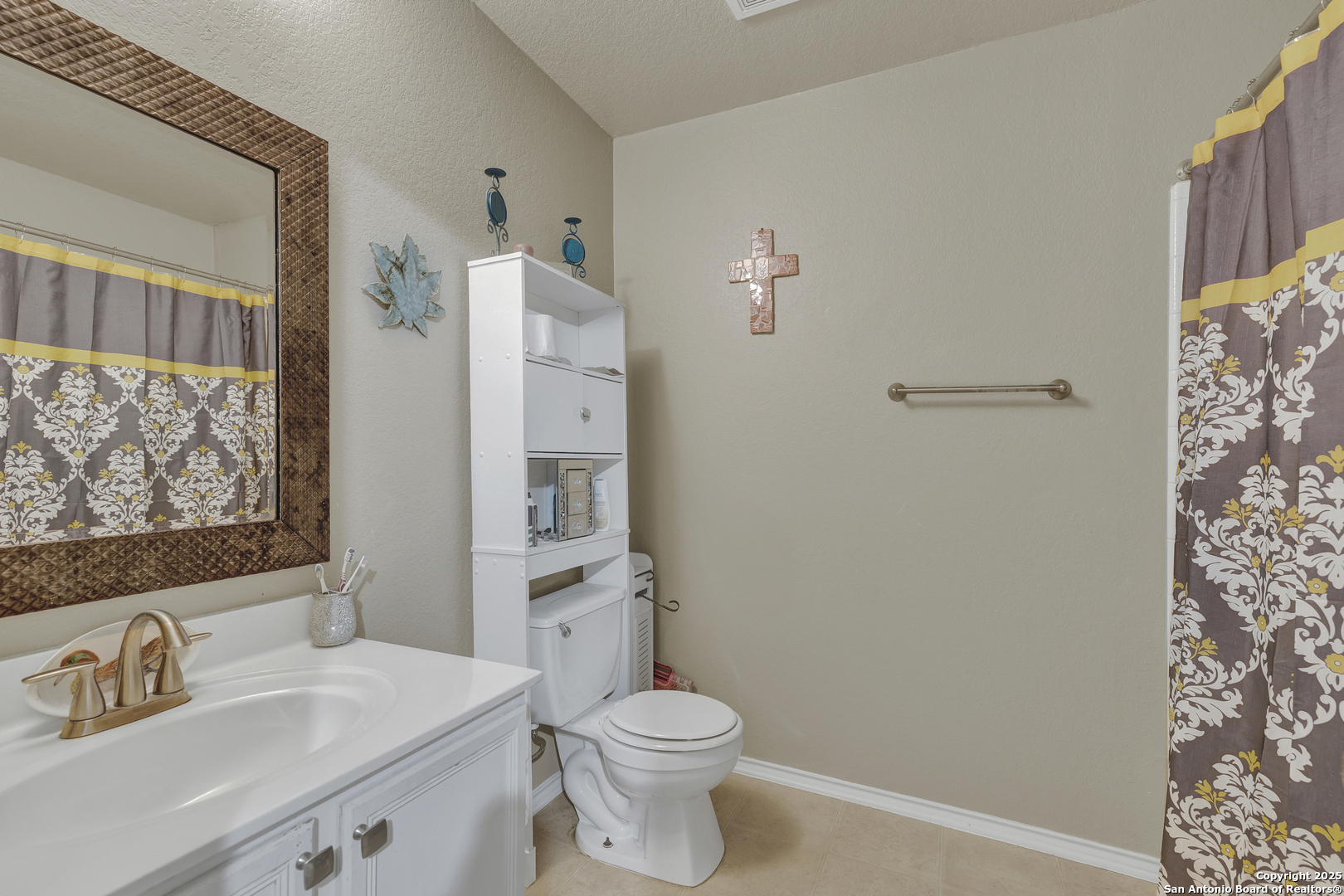 6131 Kensinger Pass Converse, TX 78109 - Photo 15 of 20 a bathroom with a sink toilet and shower