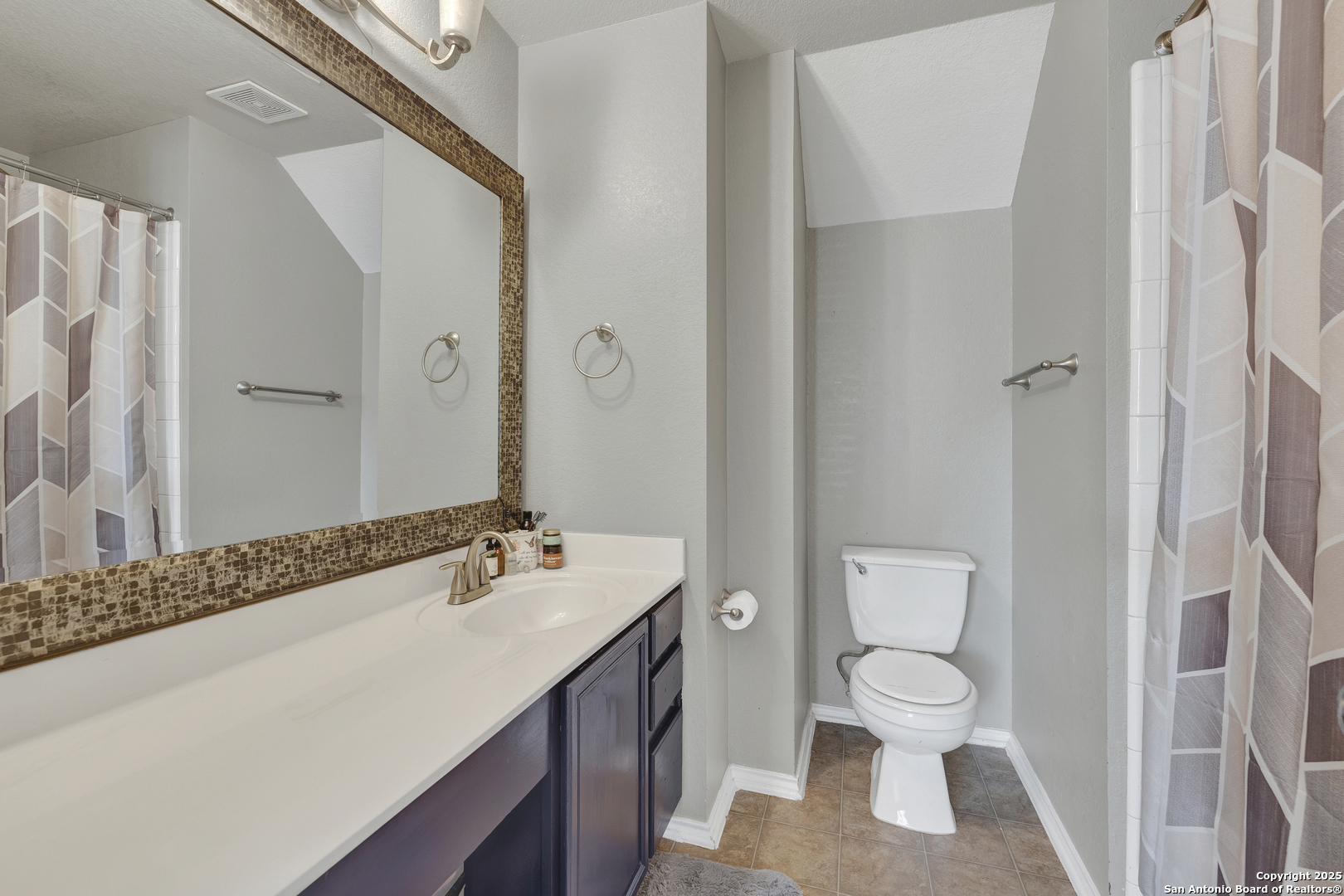 6131 Kensinger Pass Converse, TX 78109 - Photo 7 of 20 a bathroom with a sink toilet and shower
