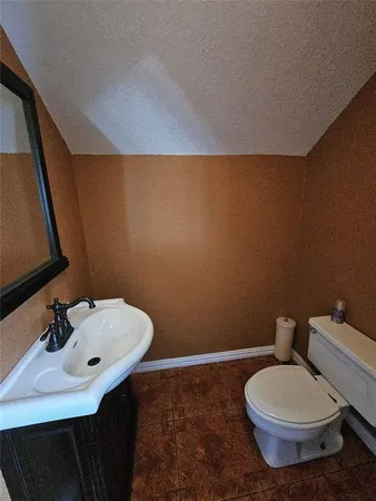 $435,000 | 511 East Farrar Street, Groesbeck, TX 76642