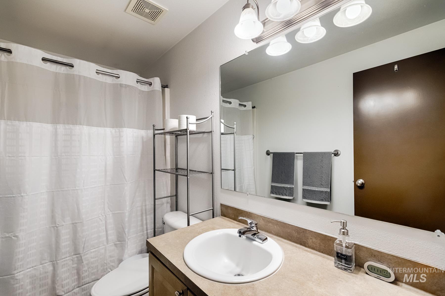 7500 Pleasant View Drive Caldwell, ID 83607 - Photo 13 of 43 Full bath with curtained shower and vanity