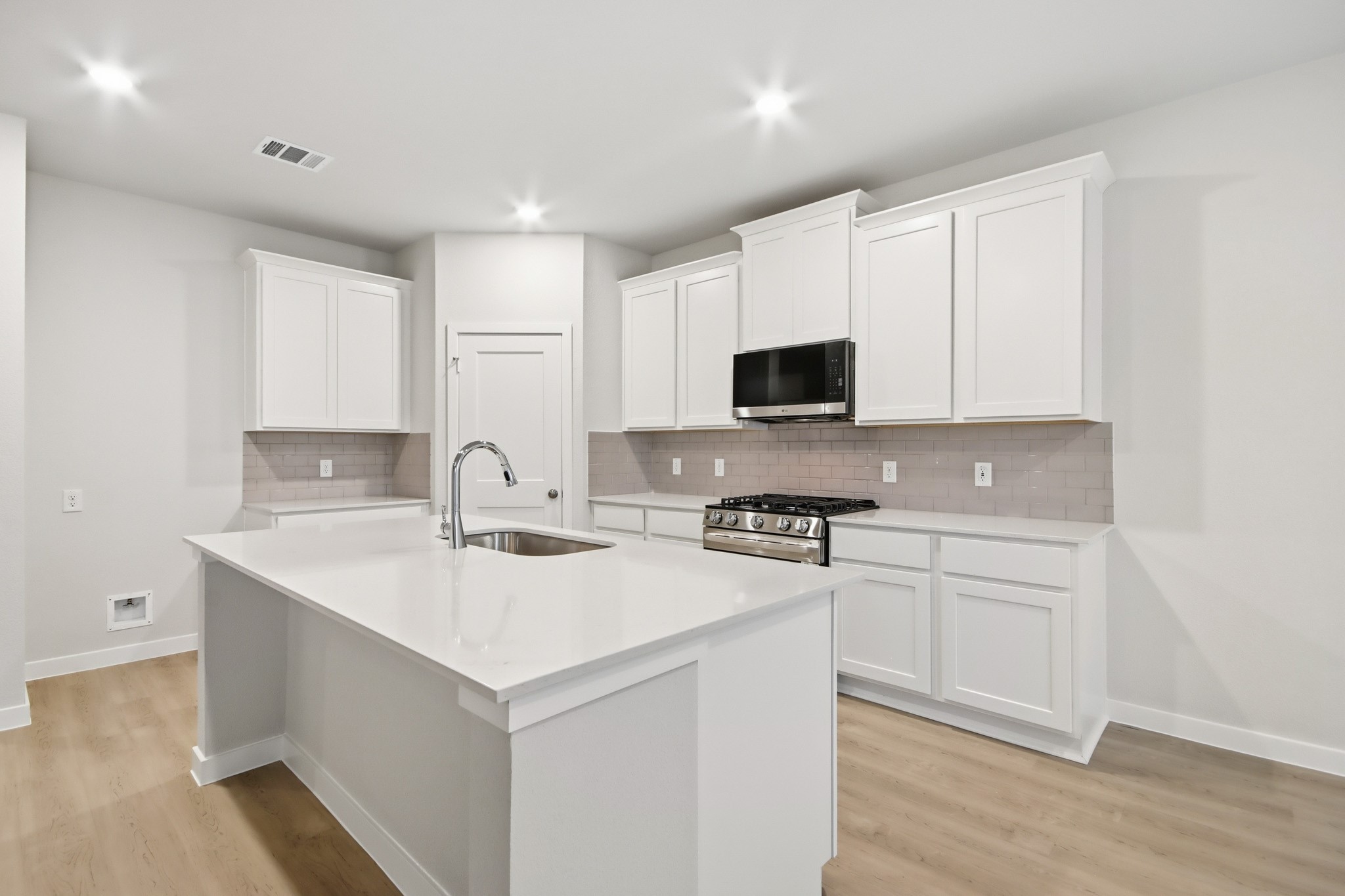 9707 Caney Bend Road Conroe, TX 77303 - Photo 4 of 20