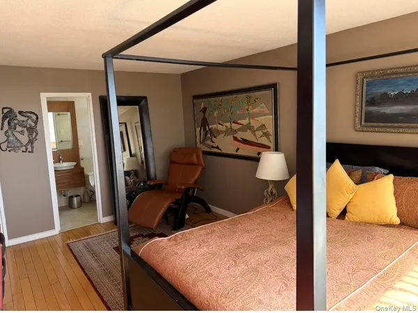 $818,000 | 1 Bay Club Drive, Unit 7M | Bay Terrace