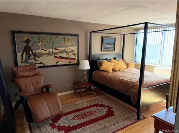 $818,000 | 1 Bay Club Drive, Unit 7M | Bay Terrace